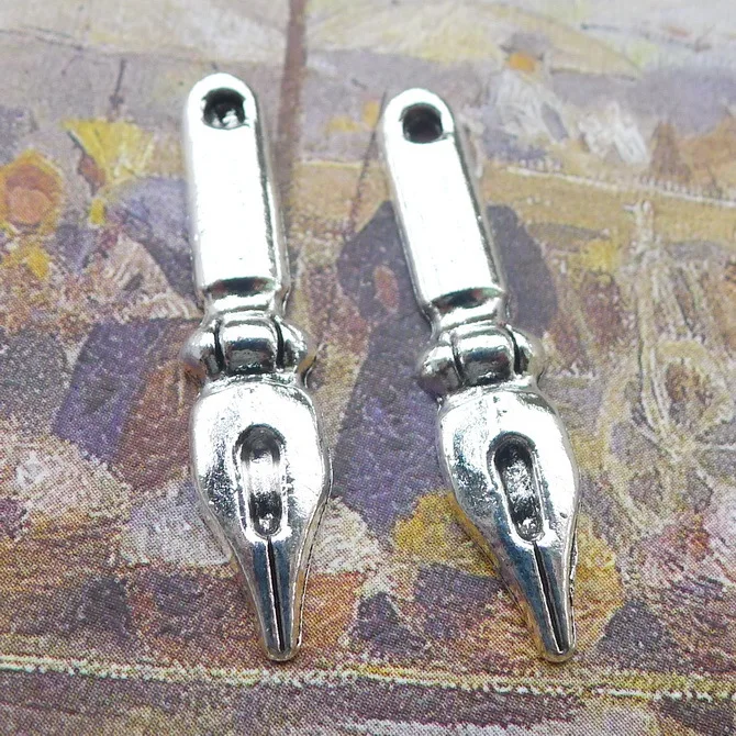 15Pieces/Lot 7*32mm Antique Silver Plated Alloy Retro Pen Charm For DIY Jewelry Making
15Pieces/Lot 7*32mm Antique Silver Plated Alloy Retro Pen Charm For DIY Jewelry Making