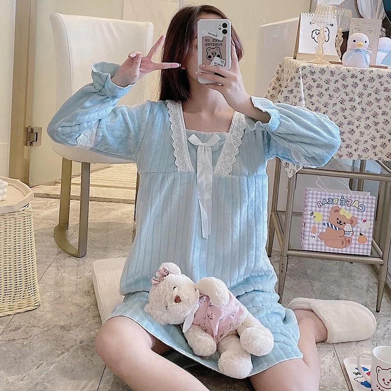 2020 Winter Sweet Lace V-neck Long Sleeve Thick Warm Flannel Nightgowns for Women Coral Velvet Sleepwear Night Dress Nightdress 
2020 Winter Sweet Lace V-neck Long Sleeve Thick Warm Flannel Nightgowns for Women Coral Velvet Sleepwear Night Dress Nightdress