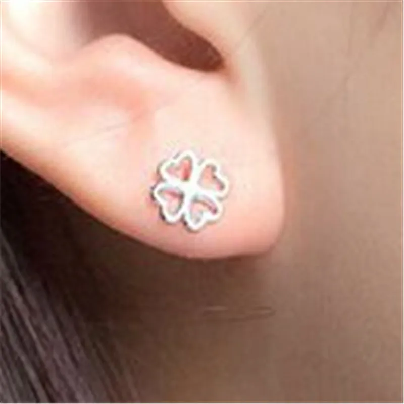 Simple Fashion Silver Earrings Personality Charm Classic Temperament Female Wild Love Ear Jewelry
Simple Fashion Silver Earrings Personality Charm Classic Temperament Female Wild Love Ear Jewelry