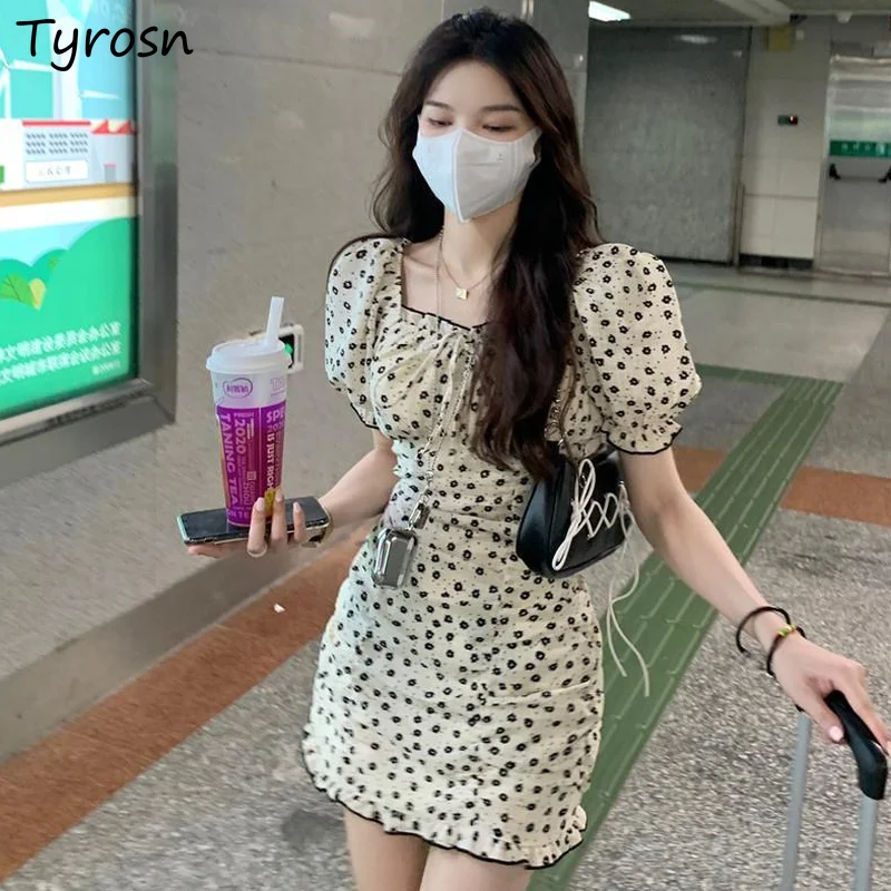 Puff Short Sleeve Dress Women Sexy Square Collar Folds Mini Dresses Gentle Summer French Style Elegant Floral Mujer Vestidos Ins
Puff Short Sleeve Dress Women Sexy Square Collar Folds Mini Dresses Gentle Summer French Style Elegant Floral Mujer Vestidos Ins