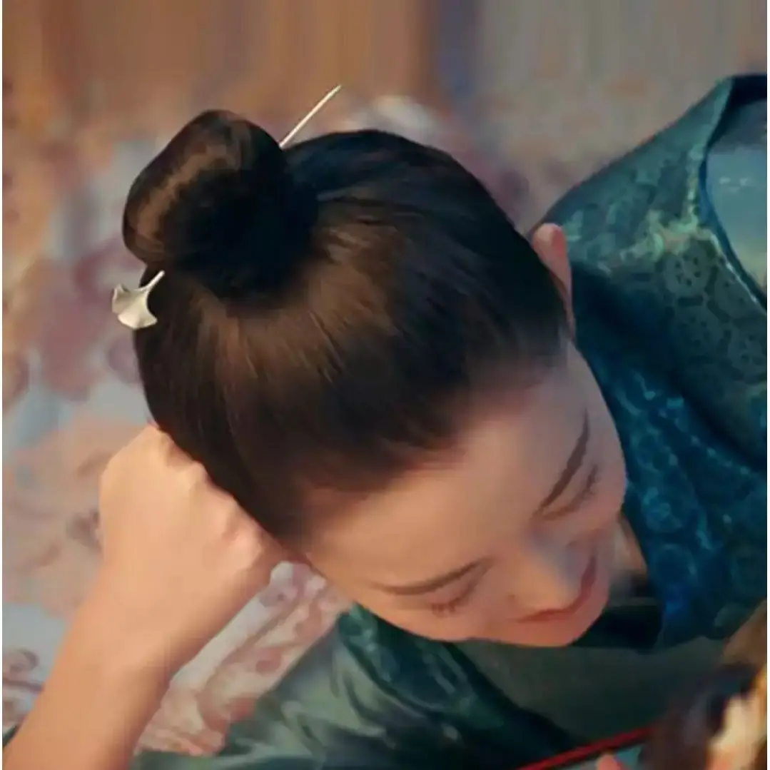 Designer original new ladies jewelry antique apricot leaf hairpin temperament retro elegant simple hairpin accessories
Designer original new ladies jewelry antique apricot leaf hairpin temperament retro elegant simple hairpin accessories