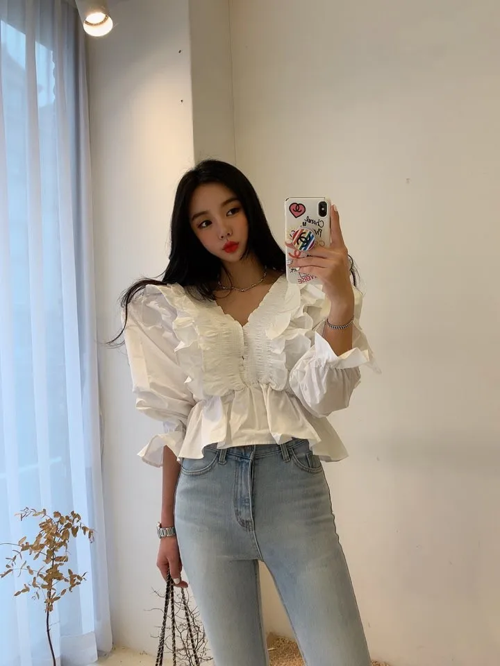 Korean Style 2021 Summer Fashion Solid Women Flare Sleeve Top Casual Sexy V-neck Vintage Girdle Office Lady Blouses
Korean Style 2021 Summer Fashion Solid Women Flare Sleeve Top Casual Sexy V-neck Vintage Girdle Office Lady Blouses