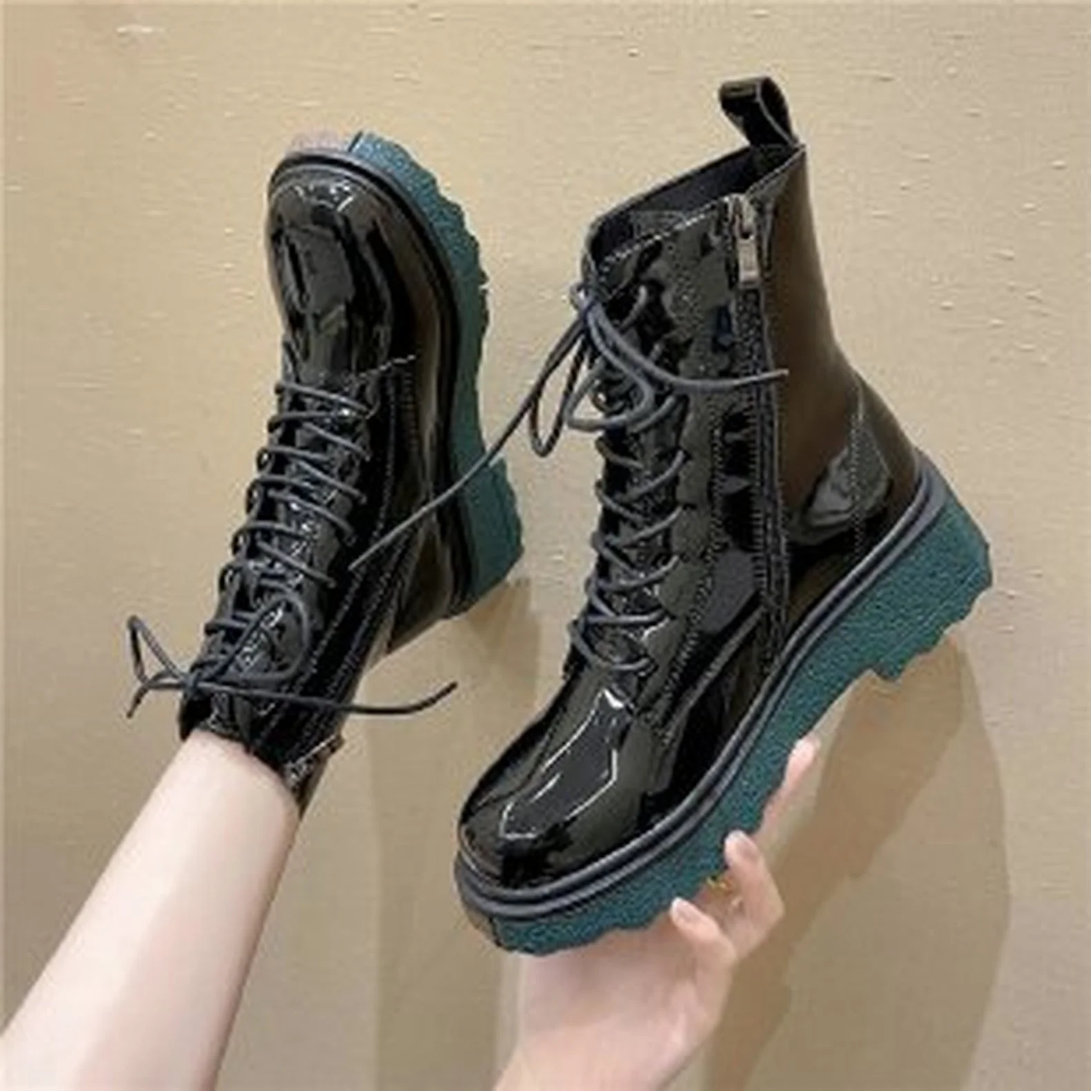2021 Women Cool Martins Ankle Boots Winter Chunky Platform Boots Lady Warm Designer Booties Girls Gothic Roman Winter Shoes
2021 Women Cool Martins Ankle Boots Winter Chunky Platform Boots Lady Warm Designer Booties Girls Gothic Roman Winter Shoes