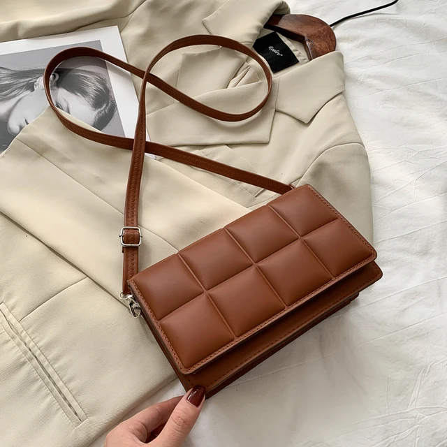 2021 solid color fashion designer one shoulder handbag lady travel messenger bag woven small PU leather messenger bag
2021 solid color fashion designer one shoulder handbag lady travel messenger bag woven small PU leather messenger bag