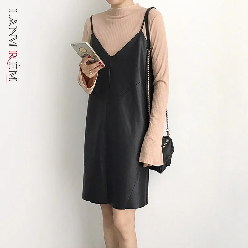 

LANMREM 2022 New Female Black Sling Pu Leather Dress Korean Casual V-neck Suspender Mini Dresses All Match Clothes Women 2C2405