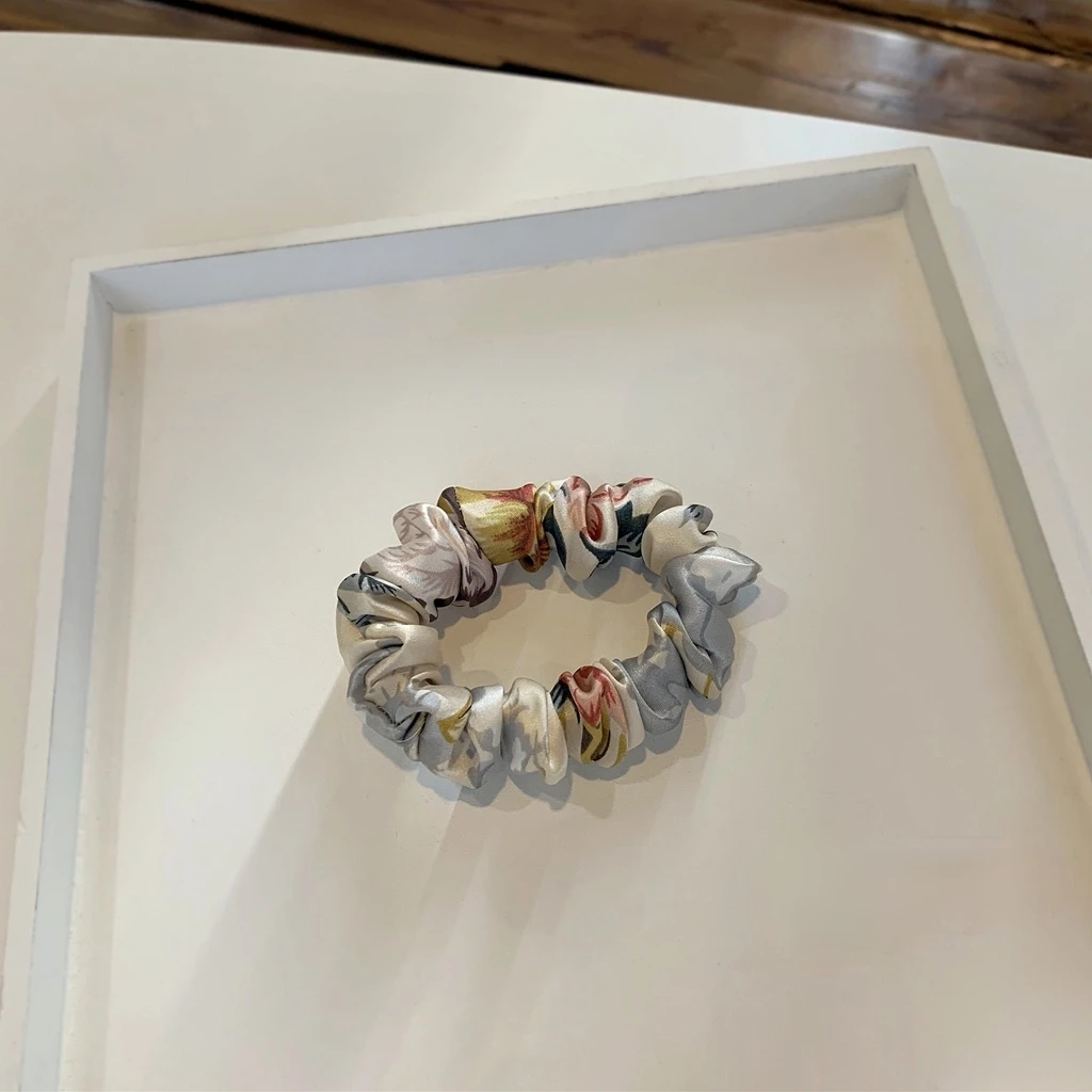 Morandi Color Printing High-End Silk Hair Band Retro French Headband Ins Wide Edge Hair Band Large Intestine Ring 
Morandi Color Printing High-End Silk Hair Band Retro French Headband Ins Wide Edge Hair Band Large Intestine Ring