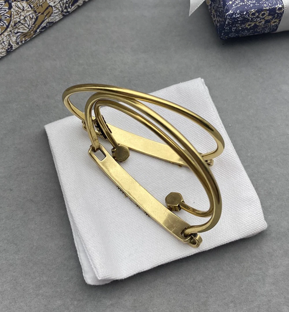 Браслет женский позолоченный латунный с буквами, 3 шт.
Браслет женский позолоченный латунный с буквами, 3 шт.