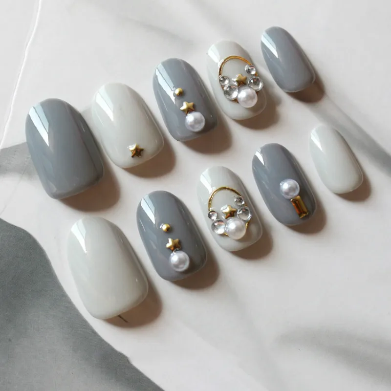 24Pcs/set False Nails High-ranking Gray 3D Bling Fake Nails with Glue Finger Beauty Nail Art Tools DIY for Lady
24Pcs/set False Nails High-ranking Gray 3D Bling Fake Nails with Glue Finger Beauty Nail Art Tools DIY for Lady