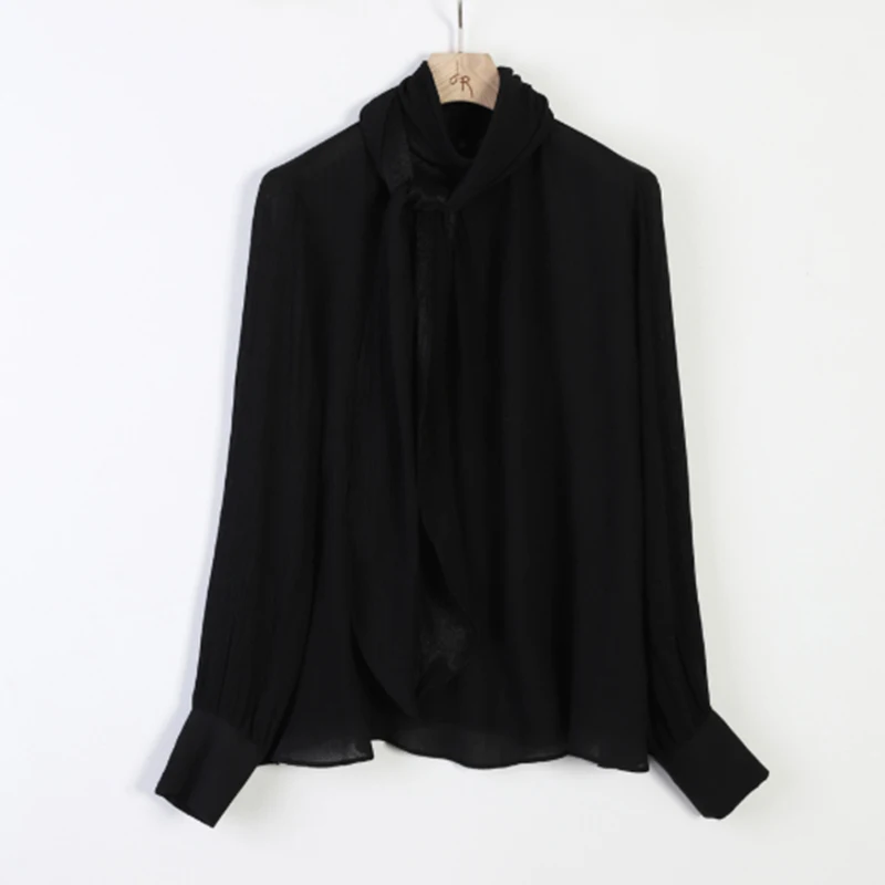 RUGOD 2021 spring new round neck noble all-match base shirt + neck scarf 
RUGOD 2021 spring new round neck noble all-match base shirt + neck scarf