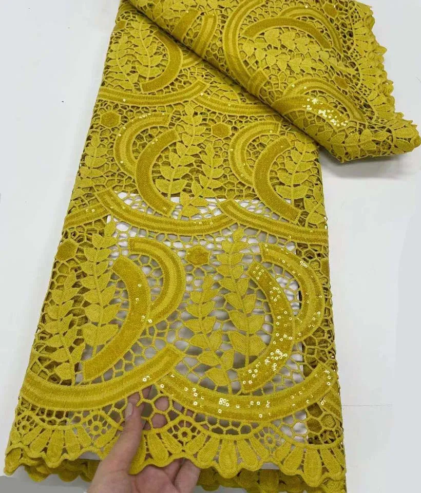 2021 High Quality Embroidered Nigerian Net Lace Fabric France Cord Lace Sequins African Lace For Party Dress Popular Dubai Style
2021 High Quality Embroidered Nigerian Net Lace Fabric France Cord Lace Sequins African Lace For Party Dress Popular Dubai Style