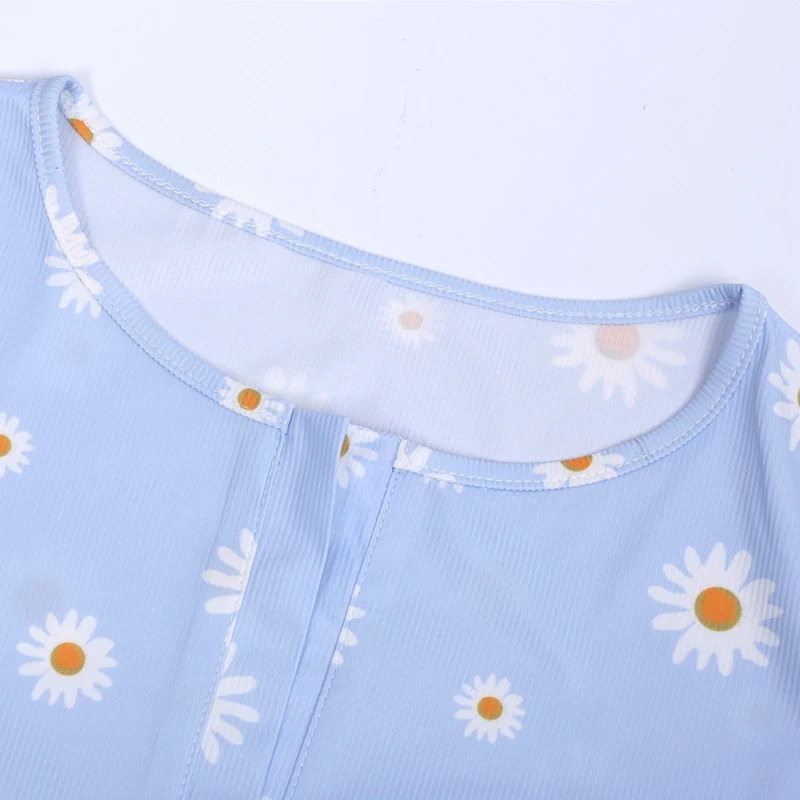 Women's Fashion Summer Two-Piece Little Daisy Print Short Sleeve Home Suit
Women's Fashion Summer Two-Piece Little Daisy Print Short Sleeve Home Suit