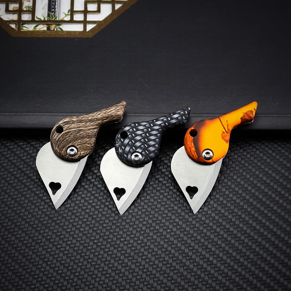 Love shape blade Mini Hanging knife Handle Folding Pocket Keychain Knife EDC Tool Pendant Knife Portable Keychain Mini Knife
Love shape blade Mini Hanging knife Handle Folding Pocket Keychain Knife EDC Tool Pendant Knife Portable Keychain Mini Knife