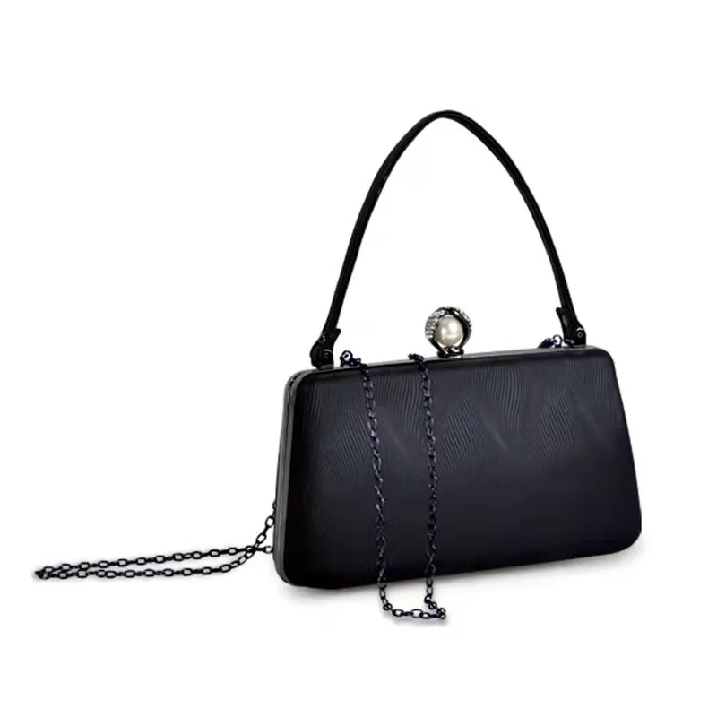 2021 European and American ladies simple and fashionable portable dinner shoulder bag 2202
2021 European and American ladies simple and fashionable portable dinner shoulder bag 2202