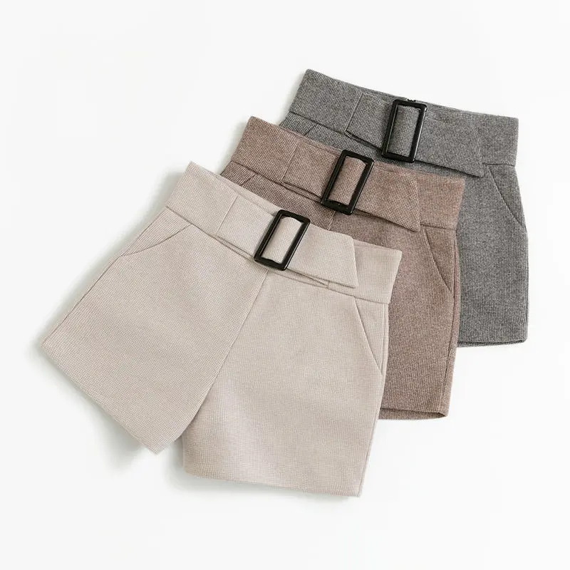 2020 New Winter Women High Waist Shorts Female Korean Styles Fashion Wool Casual Solid Elegant A Line Loose Warm Shorts
2020 New Winter Women High Waist Shorts Female Korean Styles Fashion Wool Casual Solid Elegant A Line Loose Warm Shorts