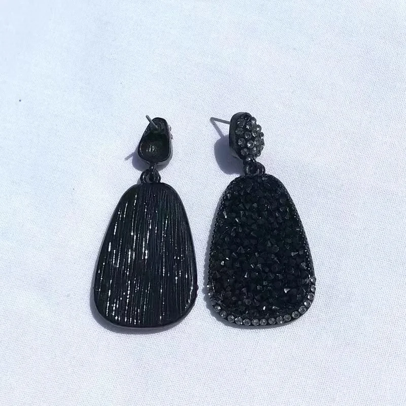 Fashion Accessories Europe and the United States authentic new fashion texture personality abstract water dripping diamond earri
Fashion Accessories Europe and the United States authentic new fashion texture personality abstract water dripping diamond earri