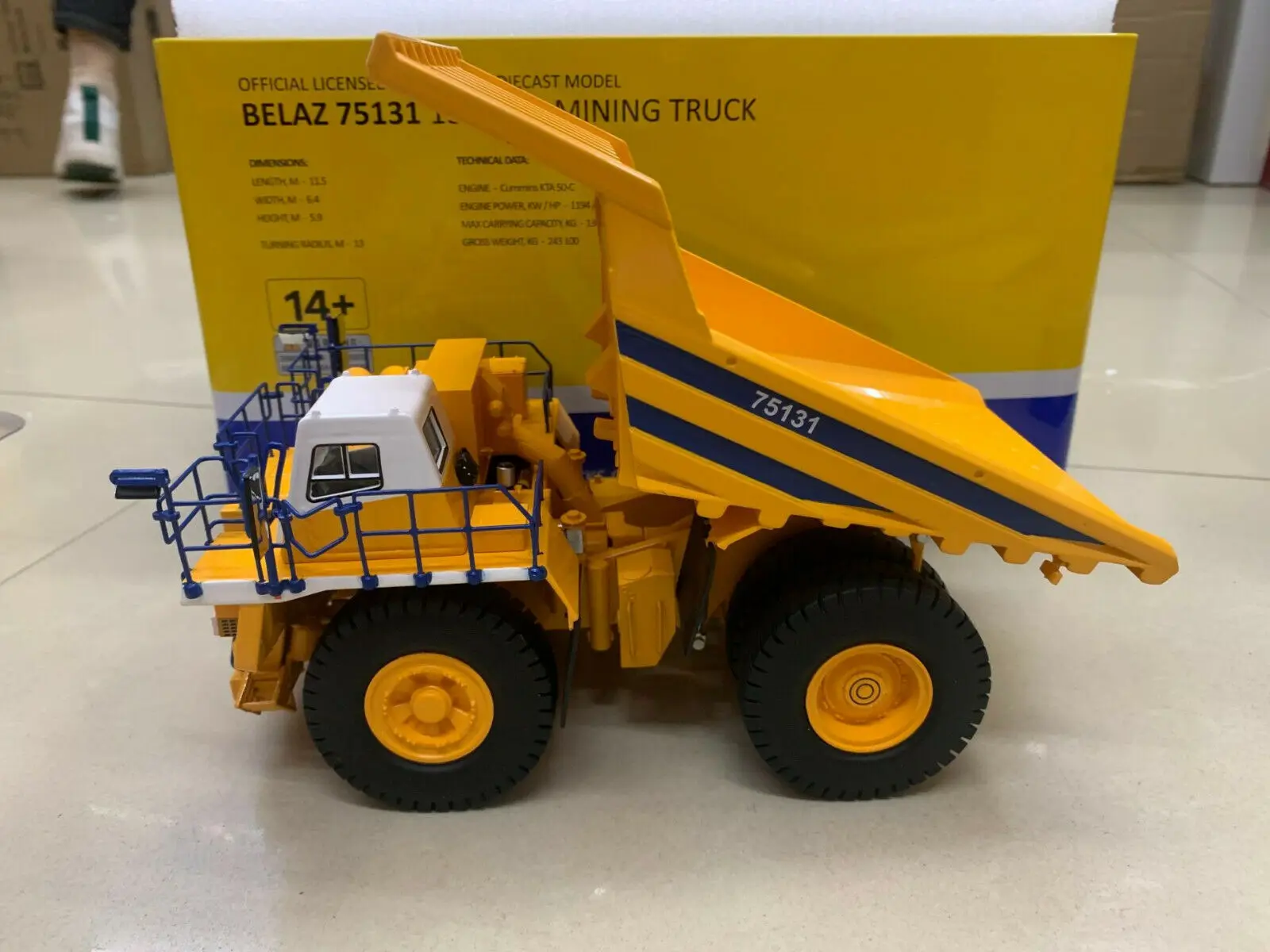 Belaz карьерный грузовик масштаб 1:50 литая модель 75131 Новинка в оригинальной коробке
Belaz карьерный грузовик масштаб 1:50 литая модель 75131 Новинка в оригинальной коробке