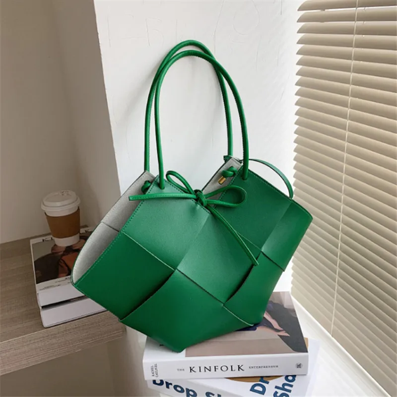 2022 Fashion Diamond Woven Handbag For Women Large Capacity Single Shoulder Bag Spring New Female Bucket Tote Bag Underarm Bags
2022 Fashion Diamond Woven Handbag For Women Large Capacity Single Shoulder Bag Spring New Female Bucket Tote Bag Underarm Bags
