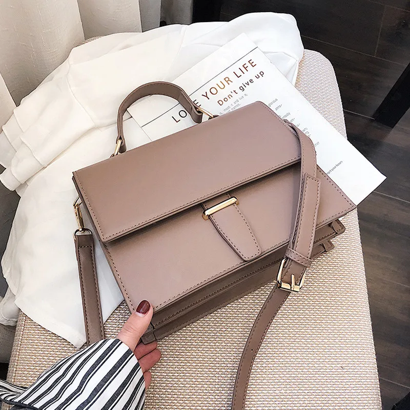 Korean Style Women Handbags Retro large capacity messenger bag 2020 Red Black Khaki 
Korean Style Women Handbags Retro large capacity messenger bag 2020 Red Black Khaki