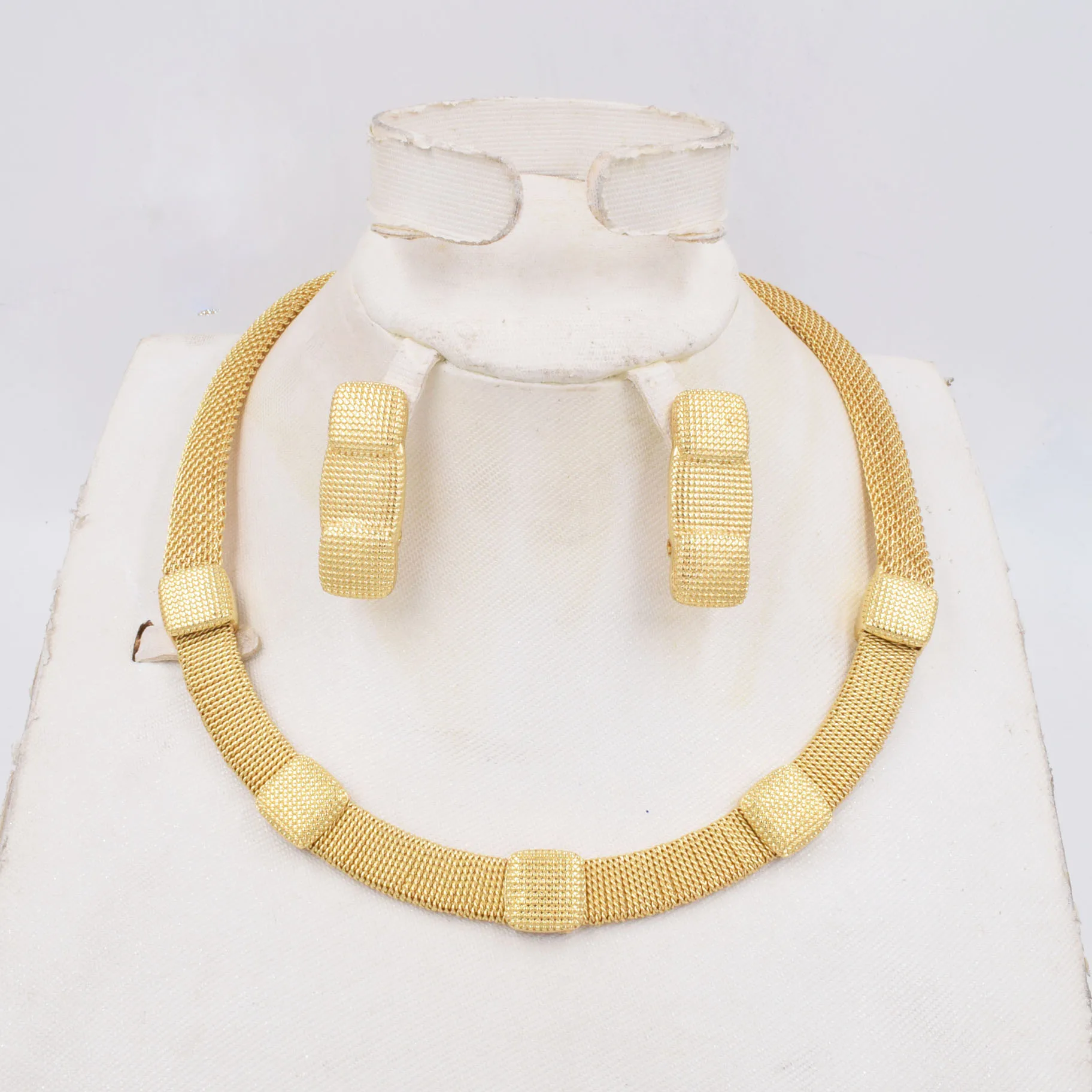 Новый дизайн, высокое качество, набор Дубай, 3 цвета, золотой цвет, бриллианты, ювелирные изделия, модные ювелирные изделия 
Новый дизайн, высокое качество, набор Дубай, 3 цвета, золотой цвет, бриллианты, ювелирные изделия, модные ювелирные изделия