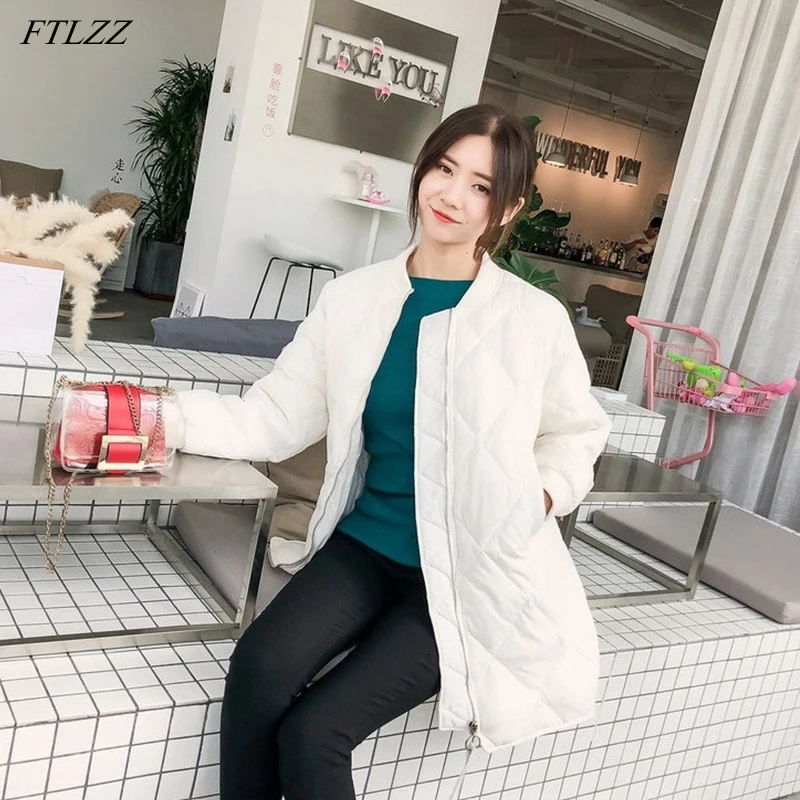 FTLZZ новая зимняя куртка на 90% белом утином пуху, пальто, Элегантная Женская бейсбольная куртка с воротником, верхняя одежда, повседневное свободное однотонное длинное пальто
FTLZZ новая зимняя куртка на 90% белом утином пуху, пальто, Элегантная Женская бейсбольная куртка с воротником, верхняя одежда, повседневное свободное однотонное длинное пальто