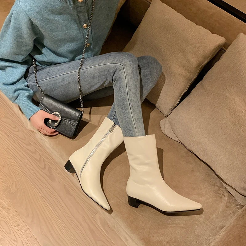 Vintage Ladies Working Ankle Boots Genuine Leather Shoes Woman 2020 Autumn Winter Side Zipper low Heels women Boots
Vintage Ladies Working Ankle Boots Genuine Leather Shoes Woman 2020 Autumn Winter Side Zipper low Heels women Boots