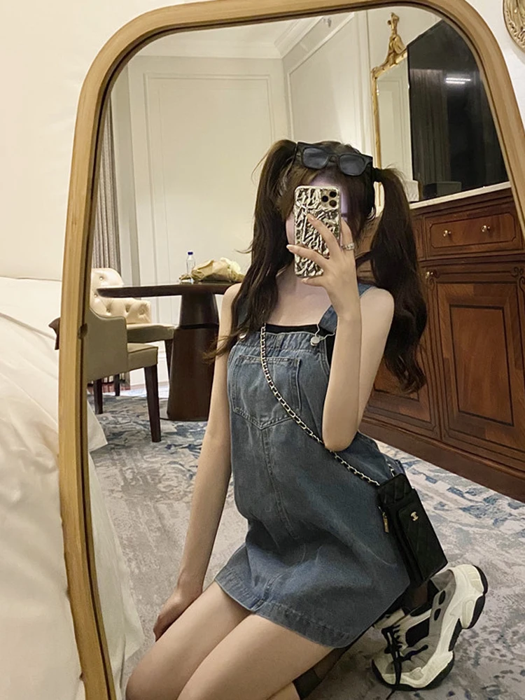 Retro Square Collar Dress for Women Summer New Elegant French Denim Short Dress Slimming Strap Dress Loose Waist Fashion Dress
Retro Square Collar Dress for Women Summer New Elegant French Denim Short Dress Slimming Strap Dress Loose Waist Fashion Dress