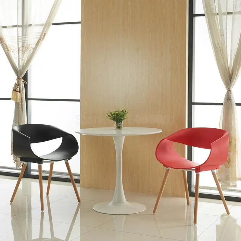 Фото Модный современный пластиковый стул в скандинавском стиле креативный