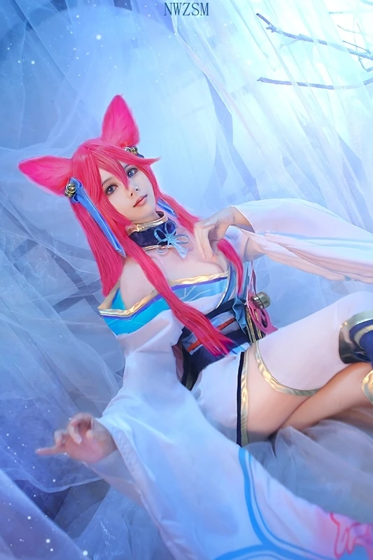 Game Ahri Cosplay Costume LOL Ahri Spirit Blossom Wigs The Nine-Tailed Fox Costume Halloween Woman Dress Game Uniform Set
Game Ahri Cosplay Costume LOL Ahri Spirit Blossom Wigs The Nine-Tailed Fox Costume Halloween Woman Dress Game Uniform Set