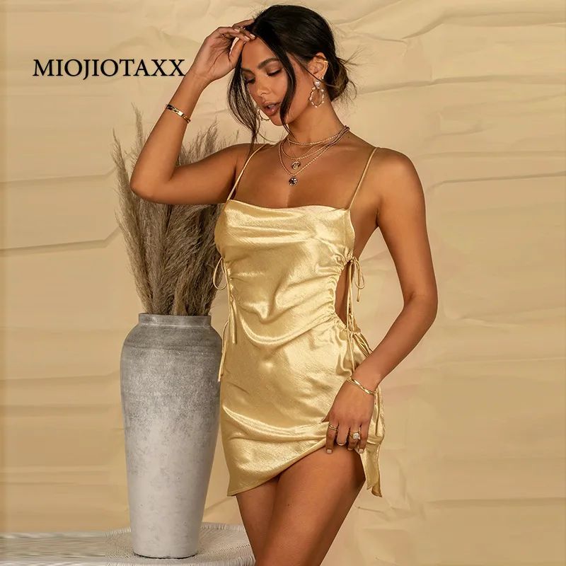 MIOJIOTAXX 2021 European American Summer Pleated Sling Split Sexy Hollow Sling Polyester Mini Dresses for Women Y2k Clothing
MIOJIOTAXX 2021 European American Summer Pleated Sling Split Sexy Hollow Sling Polyester Mini Dresses for Women Y2k Clothing