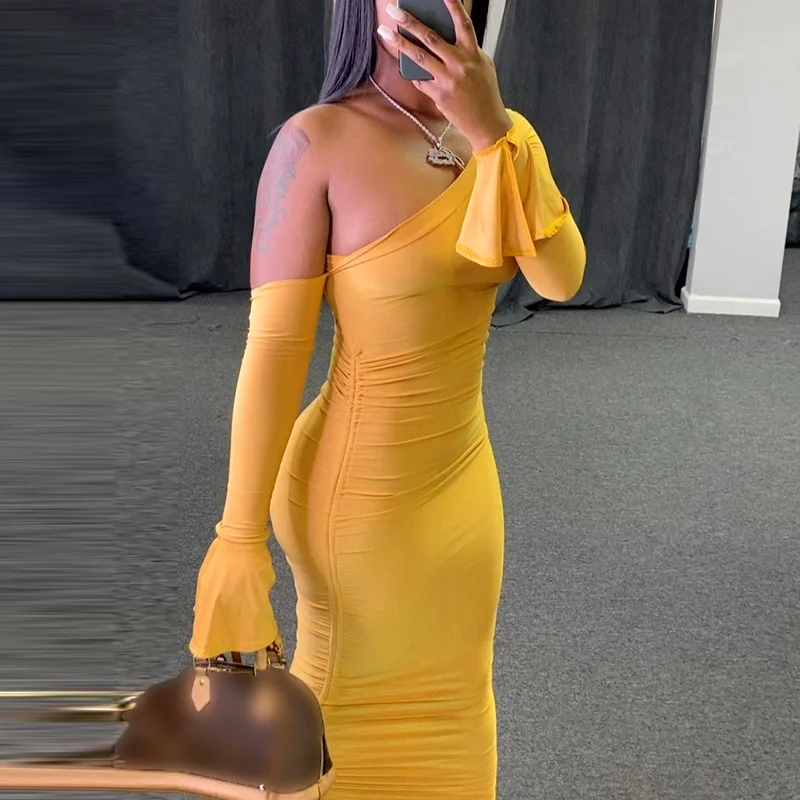 FUFUCAILLM Women Wrapped Bodycon Dress One Shoulder Flared Long Sleeve Ruffle Solid Color Pleated Midi Dress 2021 Party Vestidos
FUFUCAILLM Women Wrapped Bodycon Dress One Shoulder Flared Long Sleeve Ruffle Solid Color Pleated Midi Dress 2021 Party Vestidos