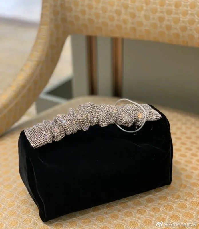 New Bag Luxury Designer Brand Fashion Classic Lady Handbag Velvet Water Drill Heavy Industry Handbag Temperament Square Bag A2
New Bag Luxury Designer Brand Fashion Classic Lady Handbag Velvet Water Drill Heavy Industry Handbag Temperament Square Bag A2