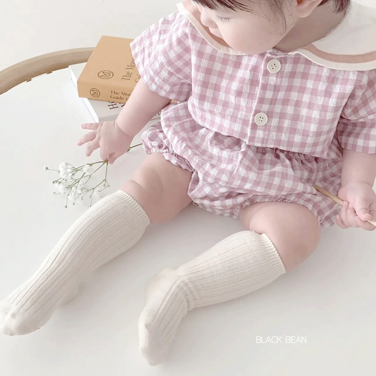 2Pcs Summer Newborn Baby Girls Clothes Set Cotton Linen Plaid Short Sleeve T-Shirt+Bloomers Casual Infant Clothing Outfits
2Pcs Summer Newborn Baby Girls Clothes Set Cotton Linen Plaid Short Sleeve T-Shirt+Bloomers Casual Infant Clothing Outfits