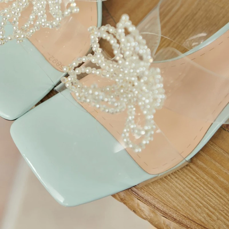ORCHA LISA 2021 New elegant Lady Pearl flower Sandals Women Party dress slides high heels clear PVC Sandal wedding footwear
ORCHA LISA 2021 New elegant Lady Pearl flower Sandals Women Party dress slides high heels clear PVC Sandal wedding footwear