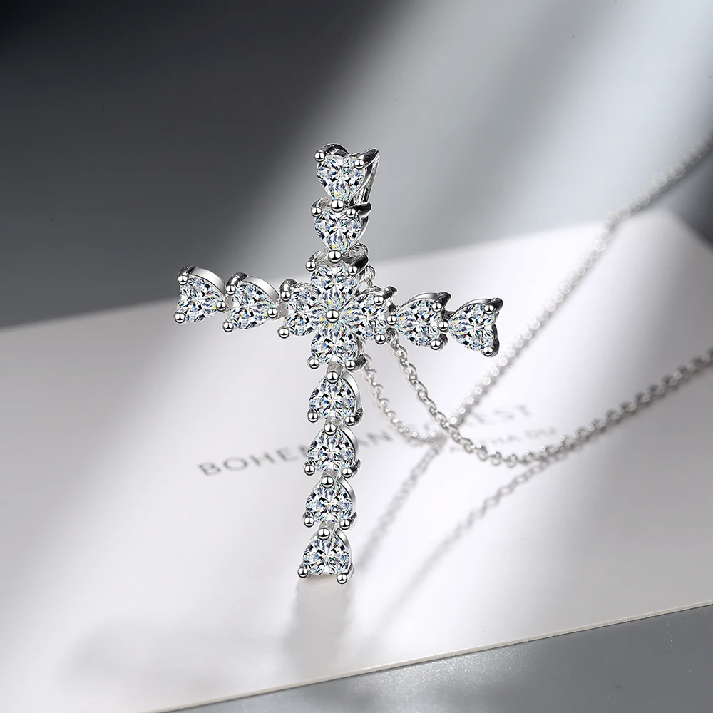 Heart-shaped zircon cross pendant clavicle chain personality European and American design light luxury necklace
Heart-shaped zircon cross pendant clavicle chain personality European and American design light luxury necklace
