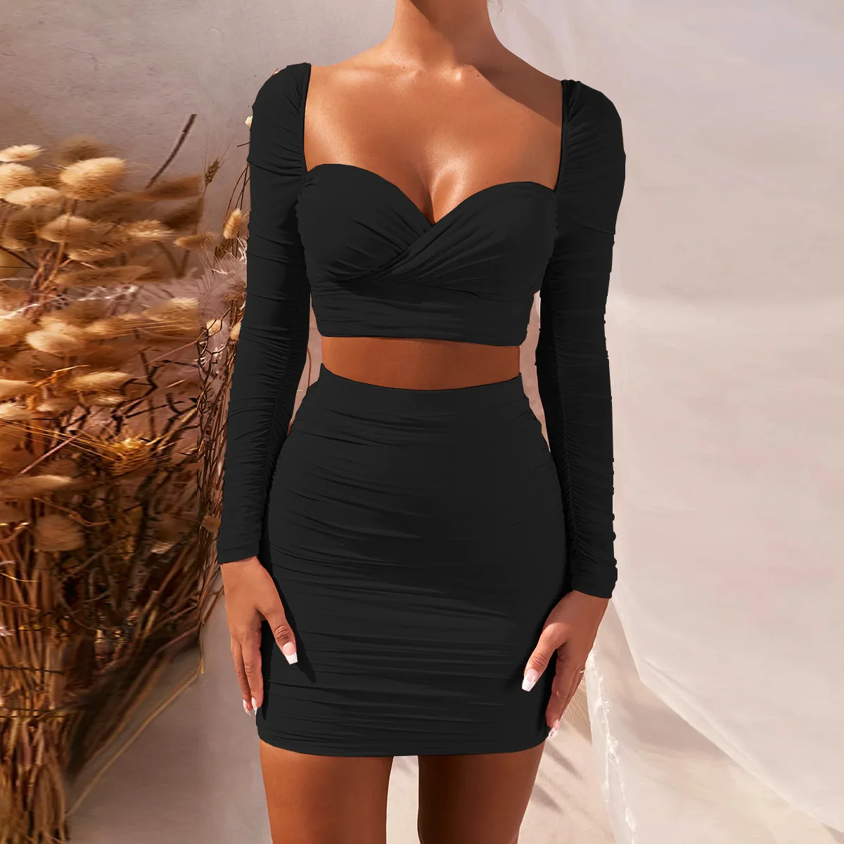 2021 Two Piece Set Long Sleeve Crop Top And Bodycon Mini Skirt Ruched Women Set 2020 Autumn Sexy White Club Outfit Party
2021 Two Piece Set Long Sleeve Crop Top And Bodycon Mini Skirt Ruched Women Set 2020 Autumn Sexy White Club Outfit Party