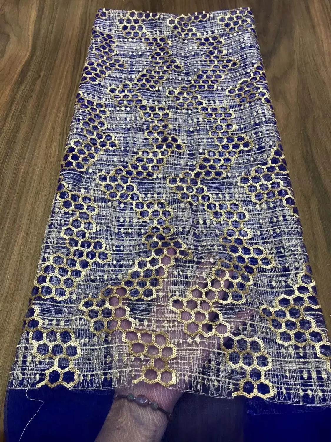 Luxury Nigerian Mesh Tulle Lace Fabric High Quality Sequins Lace Fabrics French African Net Lace for Wedding Dress
Luxury Nigerian Mesh Tulle Lace Fabric High Quality Sequins Lace Fabrics French African Net Lace for Wedding Dress