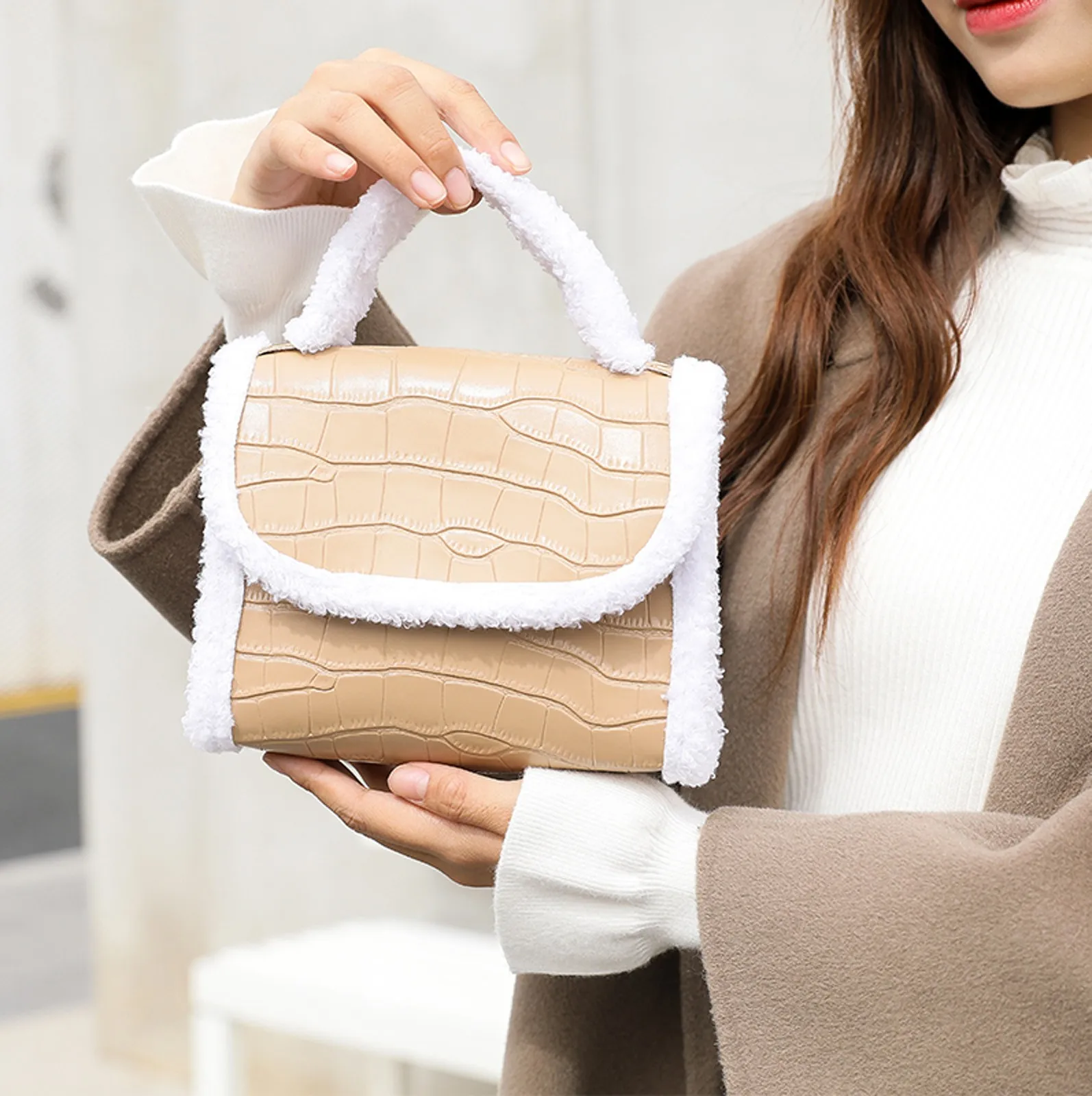Ladies Fashion Shoulder Bag Plush PU Leather Handbag All-match Chain Messenger Bag Female Designer Shopping Shoulder Handbag
Ladies Fashion Shoulder Bag Plush PU Leather Handbag All-match Chain Messenger Bag Female Designer Shopping Shoulder Handbag