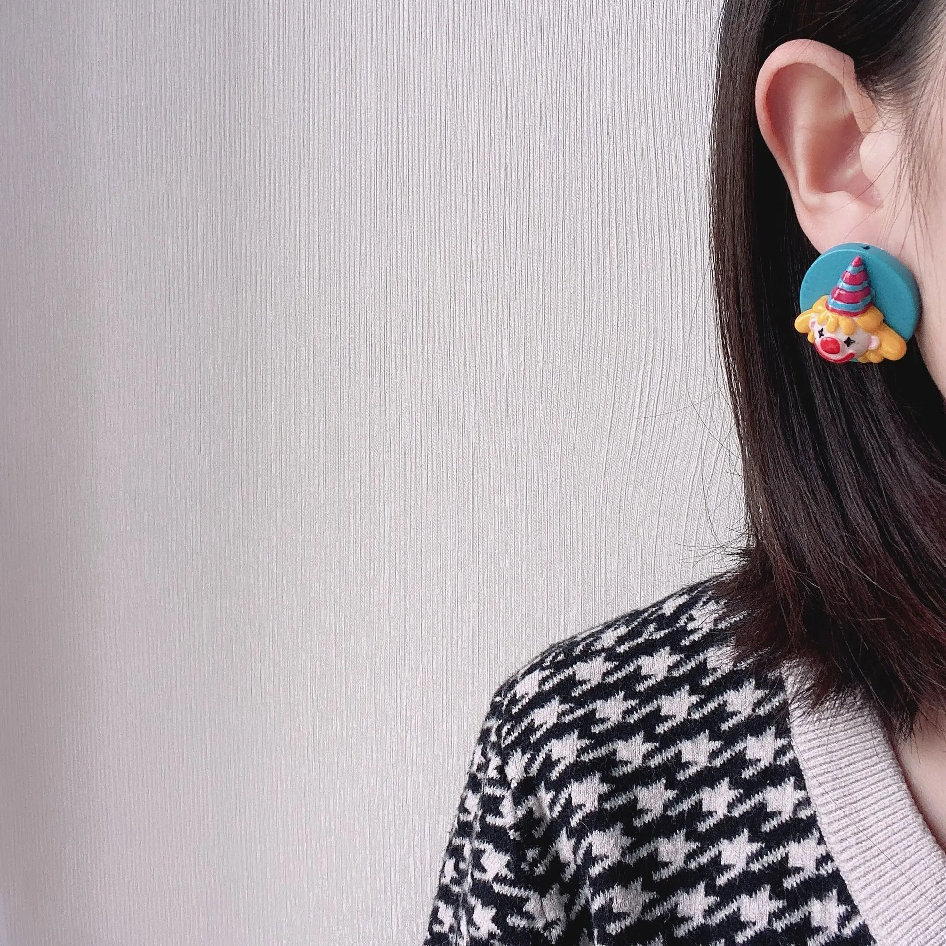 SNCSDK Cartoon cute hit color play childlike wooden circus clown geometric vitality Women's earring 2020 trend fashion jewelry
SNCSDK Cartoon cute hit color play childlike wooden circus clown geometric vitality Women's earring 2020 trend fashion jewelry