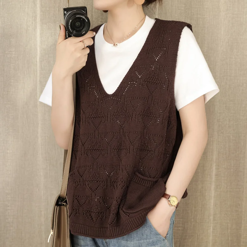 Sweater vest women 2021 spring autumn new style V-neck pullover casual knitted top large size pure cotton sleeveless vest
Sweater vest women 2021 spring autumn new style V-neck pullover casual knitted top large size pure cotton sleeveless vest