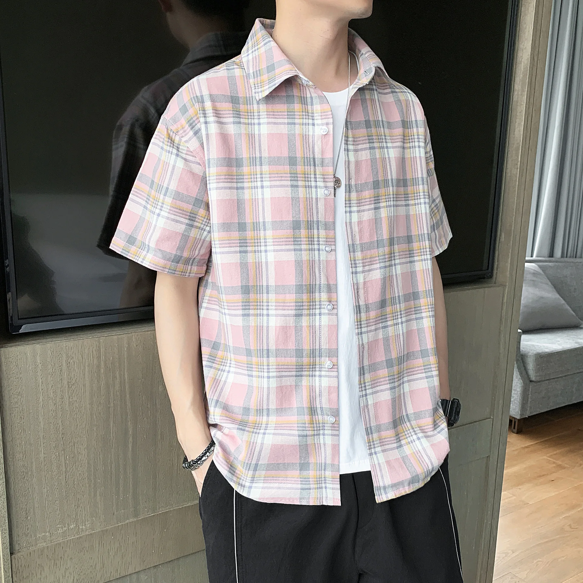 Plaid Shirt Men's Korean fashion loose casual fashion brand summer men's Short Sleeve Shirt cotton top 
Plaid Shirt Men's Korean fashion loose casual fashion brand summer men's Short Sleeve Shirt cotton top