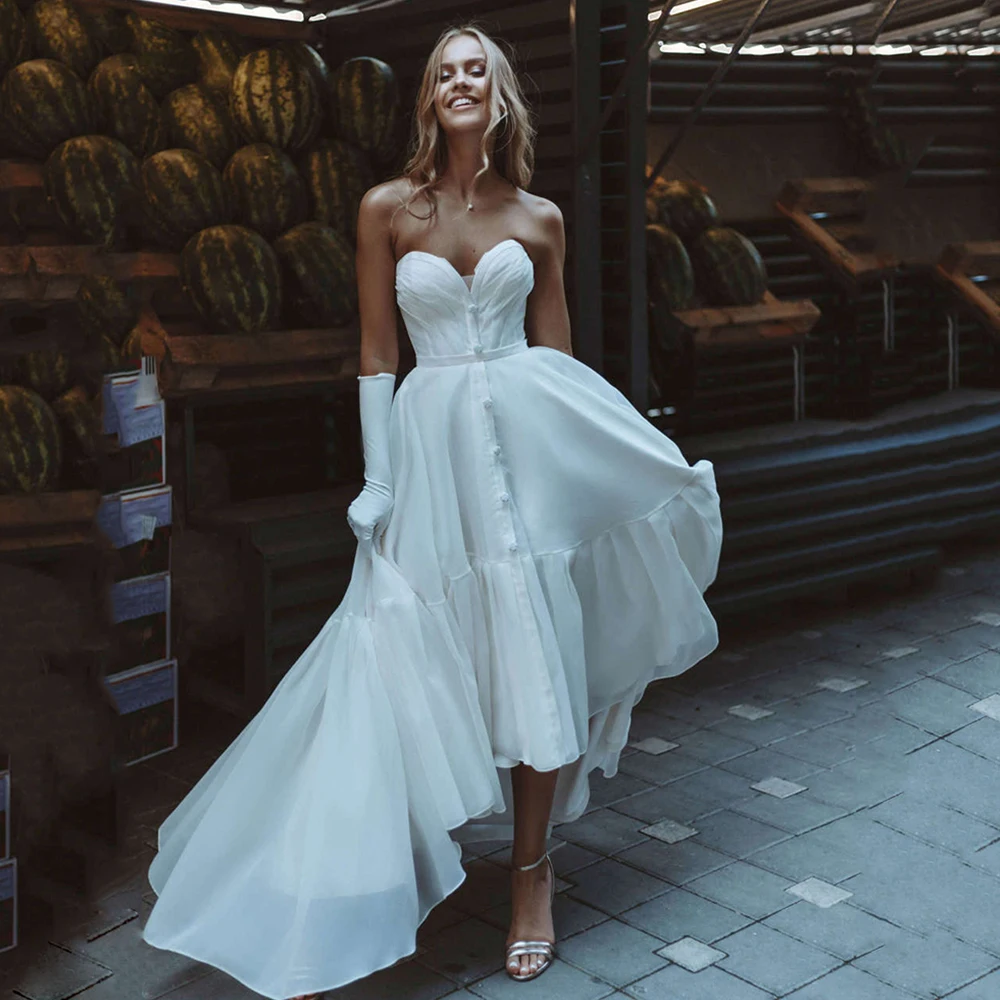 A-Line High Low Wedding Dresses Strapless Sleeveless Buttons Pleated Sashes Bridal Gowns 2021 Vestidos De Noivas
A-Line High Low Wedding Dresses Strapless Sleeveless Buttons Pleated Sashes Bridal Gowns 2021 Vestidos De Noivas