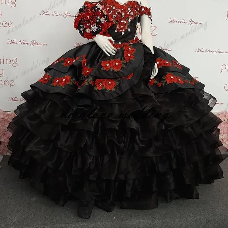 Black Mexcian Quinceanera Dress Lace Appliques Ruffles Skirt Organza Sweet 16 Dress Ball Gown Prom Dresses Vestido De 15 Anos
Black Mexcian Quinceanera Dress Lace Appliques Ruffles Skirt Organza Sweet 16 Dress Ball Gown Prom Dresses Vestido De 15 Anos