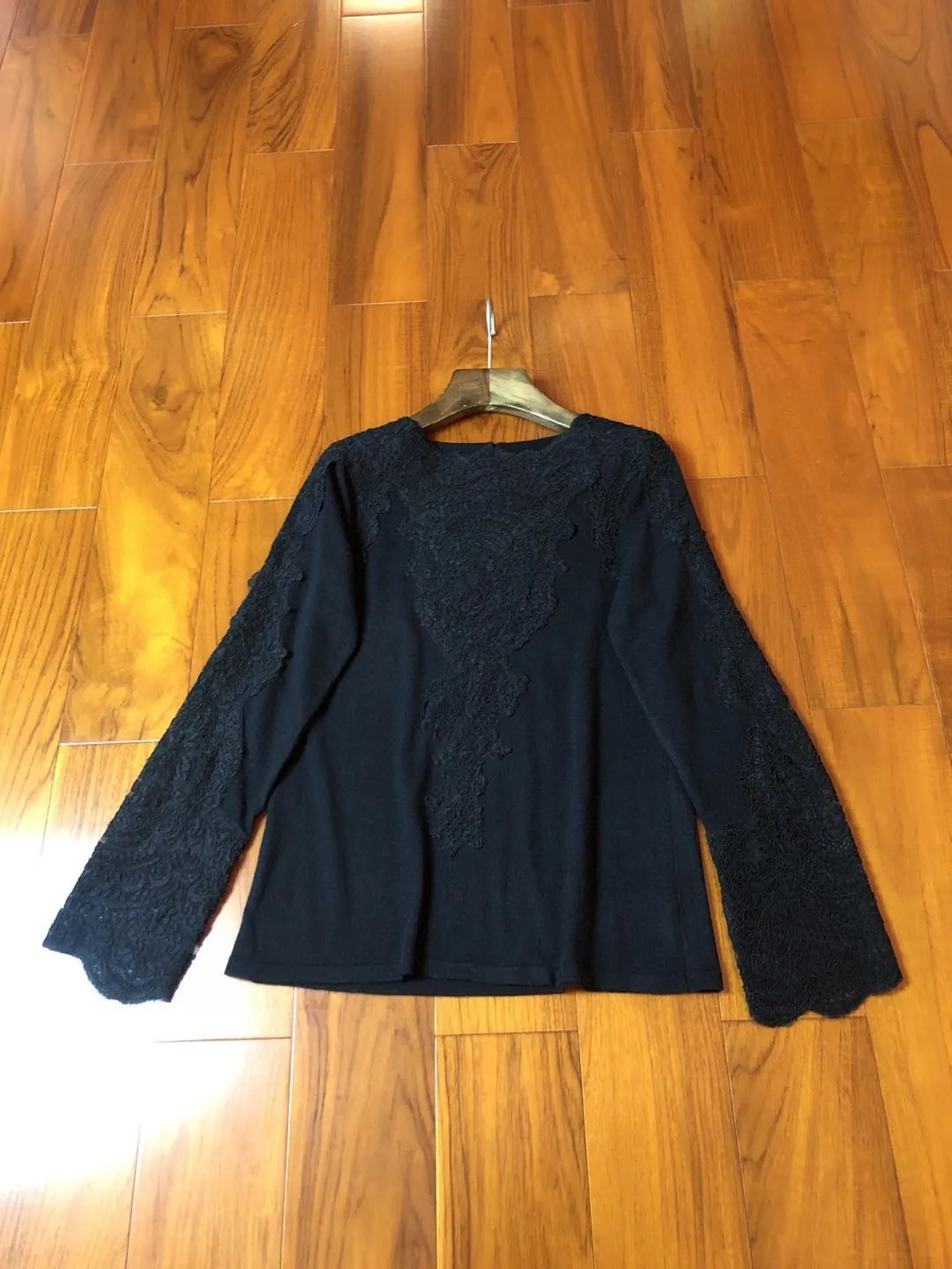 Fashion Ladies 2021 New Long Sleeve Sexy Casual Lace Embroidered Base Sweater 1012
Fashion Ladies 2021 New Long Sleeve Sexy Casual Lace Embroidered Base Sweater 1012