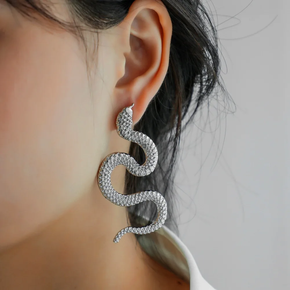 Punk Crazy Twisted Snake Earrings Suitable for Women's Personality Gold Color Animal Pendant Earrings Women's Fashion Jewelry
Punk Crazy Twisted Snake Earrings Suitable for Women's Personality Gold Color Animal Pendant Earrings Women's Fashion Jewelry