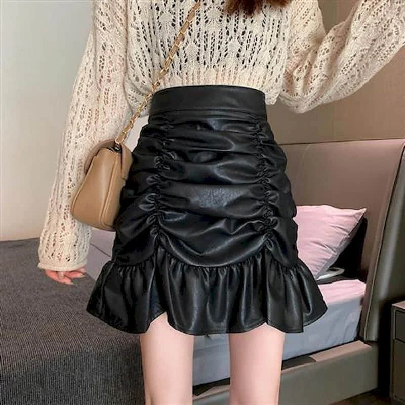 Autumn 2021 Pu Mini Skirt Women Skirts New Leather Ruffled Black High Waist Female A-line Thin Bag Hip Vintage Solid Empire 
Autumn 2021 Pu Mini Skirt Women Skirts New Leather Ruffled Black High Waist Female A-line Thin Bag Hip Vintage Solid Empire