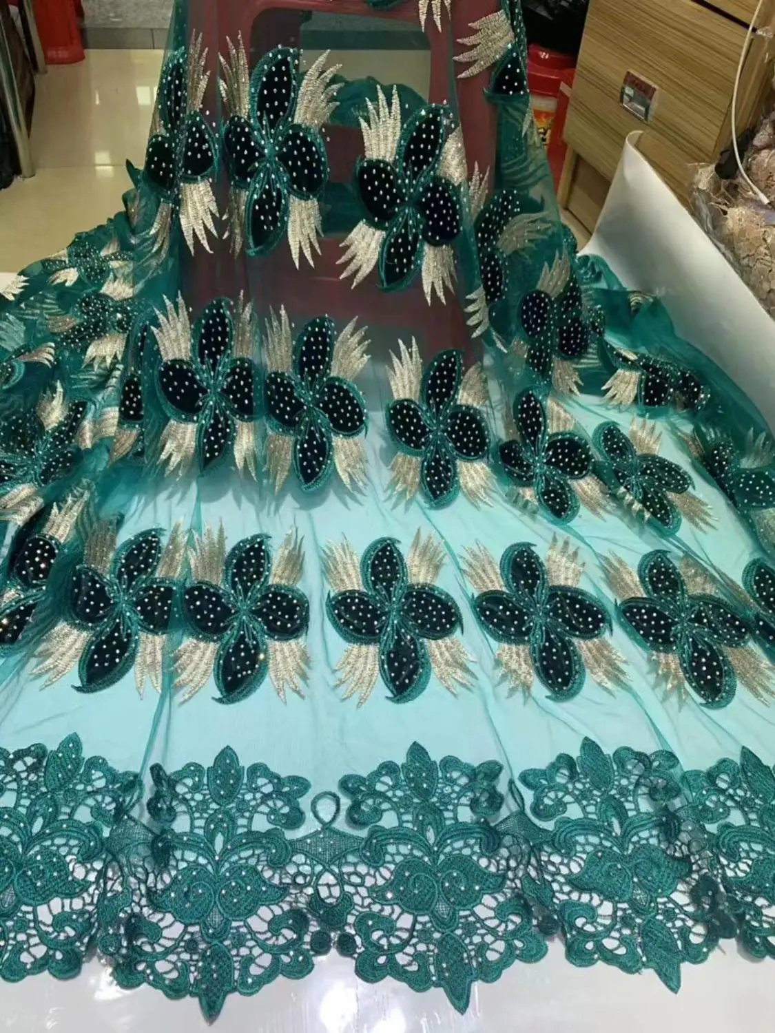 Nigerian French Net Lace Fabric Embroidered with Stones African Lace Fabric High Quality Dubai Guipure Tulle Mesh Lace NLY75
Nigerian French Net Lace Fabric Embroidered with Stones African Lace Fabric High Quality Dubai Guipure Tulle Mesh Lace NLY75