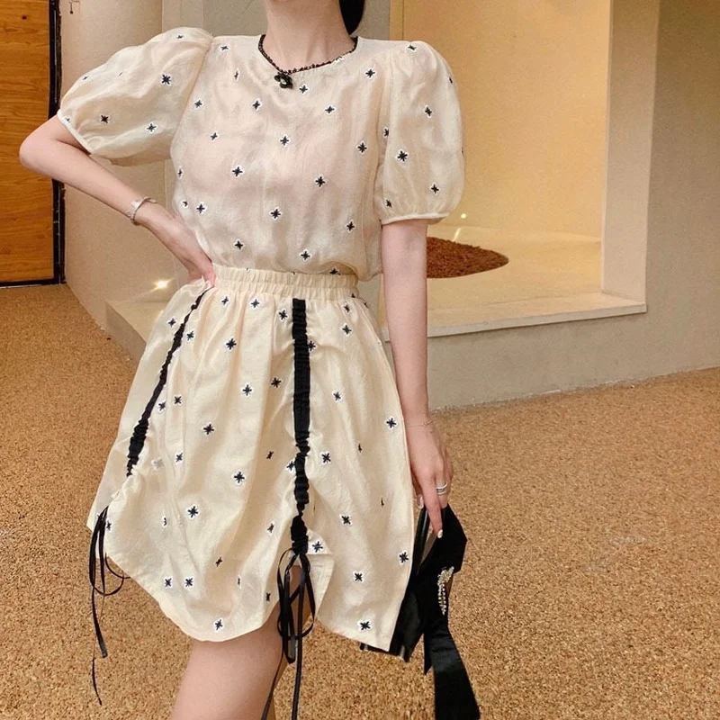 Korejepo Women 2 Piece Set 2021 Summer French Rtero Sweet Fashion Embroidery All-match Puff Sleeve Top Elastic High Waist Skirt
Korejepo Women 2 Piece Set 2021 Summer French Rtero Sweet Fashion Embroidery All-match Puff Sleeve Top Elastic High Waist Skirt