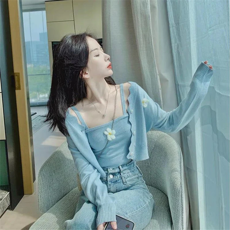 Korean Fashion Spring And Autumn Cardigan For Women Cropped Knitted Sweater+Camisole Sweet Flower Blue Long Sleeve Top Jacket
Korean Fashion Spring And Autumn Cardigan For Women Cropped Knitted Sweater+Camisole Sweet Flower Blue Long Sleeve Top Jacket