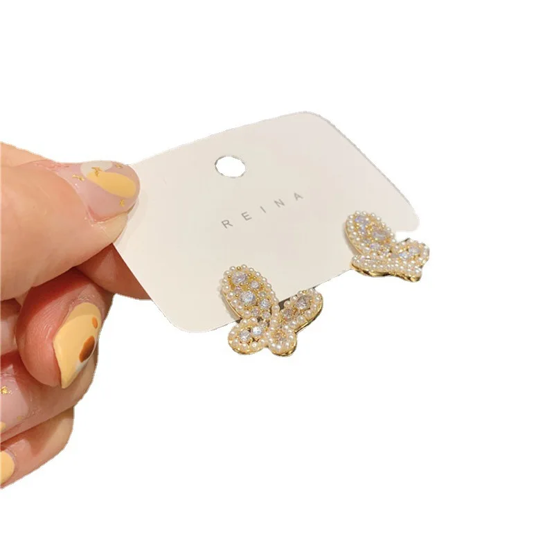 2021 New Exquisite Pearl Butterfly Stud Earrings Elegant Girl Stud Earrings Women's Wedding Dinner Party Jewelry Birthday Gift
2021 New Exquisite Pearl Butterfly Stud Earrings Elegant Girl Stud Earrings Women's Wedding Dinner Party Jewelry Birthday Gift