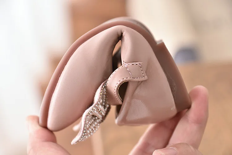 Children's Leather Shoes Children's Pearl Fashion Shoes Princess Soft Bottom Bow Leather Shoes
Children's Leather Shoes Children's Pearl Fashion Shoes Princess Soft Bottom Bow Leather Shoes